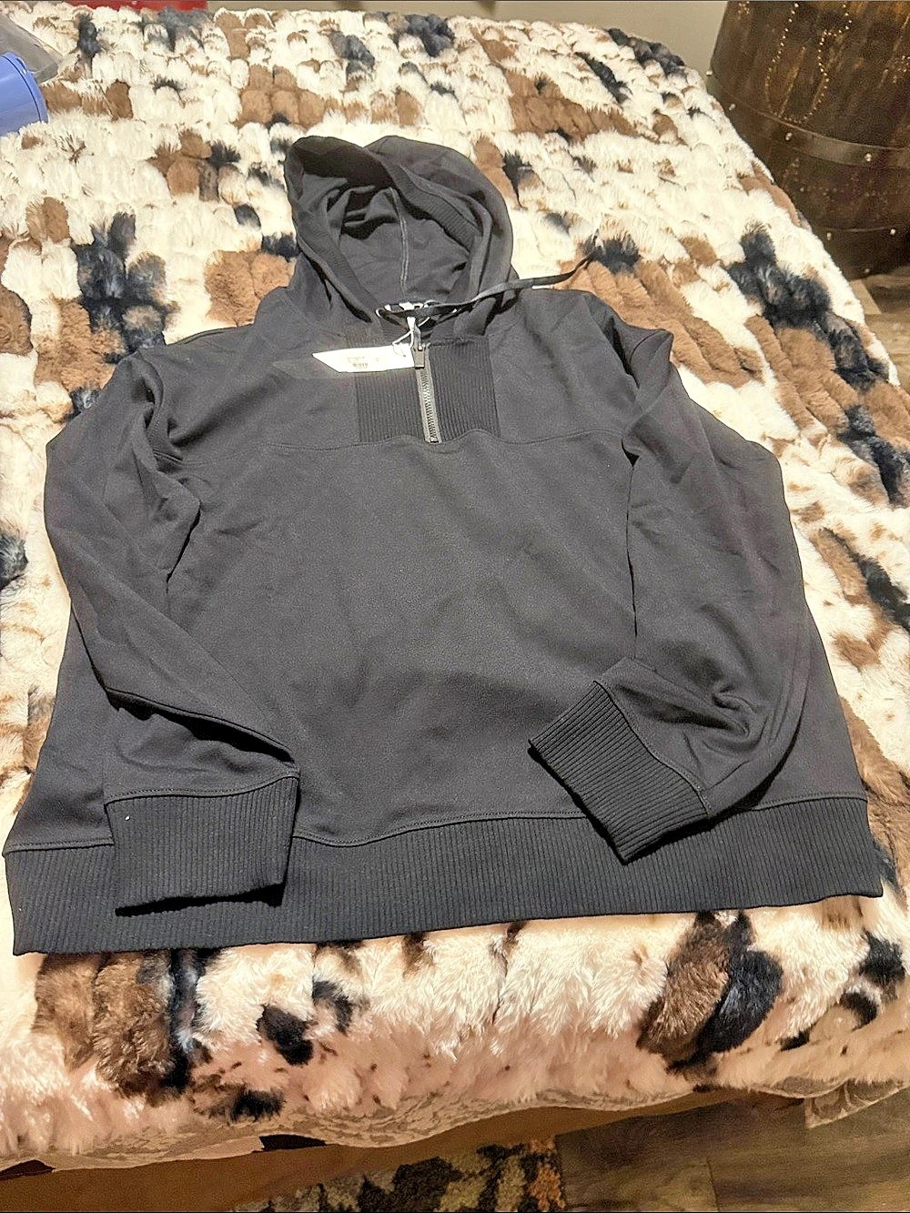 Travis Mathew Black Pullover Hoodie NWT